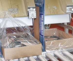 "Fiskeriemballasje med fòringssekk, designet for effektiv lagring og transport av fiskefôr. Ideell for bruk i fiskeriindustrien."