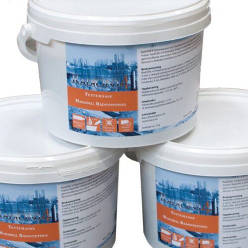 Produkter 23 Radonsperre sammen med en radonmåler fra Baca, designet for å sikre effektiv beskyttelse mot radon. Tettemassen bidrar til å forhindre radongassinntrengning i bygninger