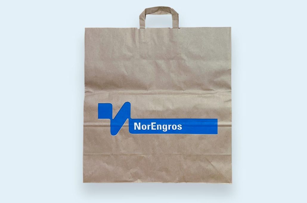 "Skreddersydde papirposer designet for eksponering, tilgjengelige til rimelige priser. Ideelle for butikker som ønsker å styrke sin merkevare med stil."